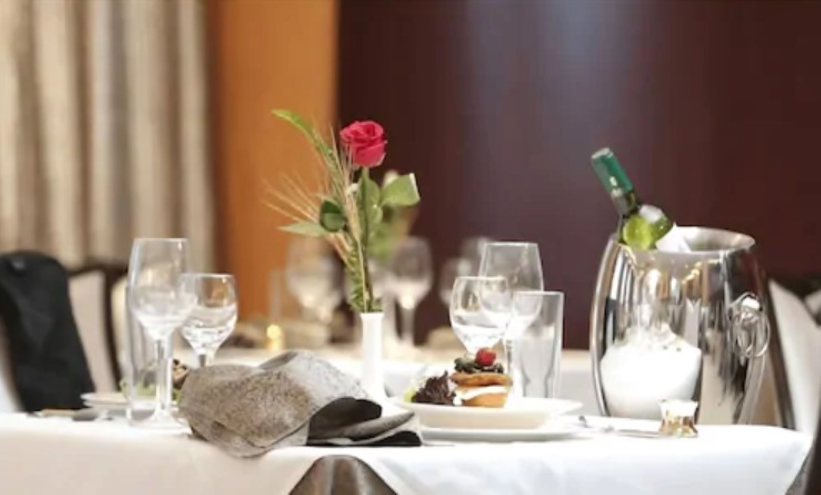 Se sirven desayunos, comidas, cenas y cocina internacional 