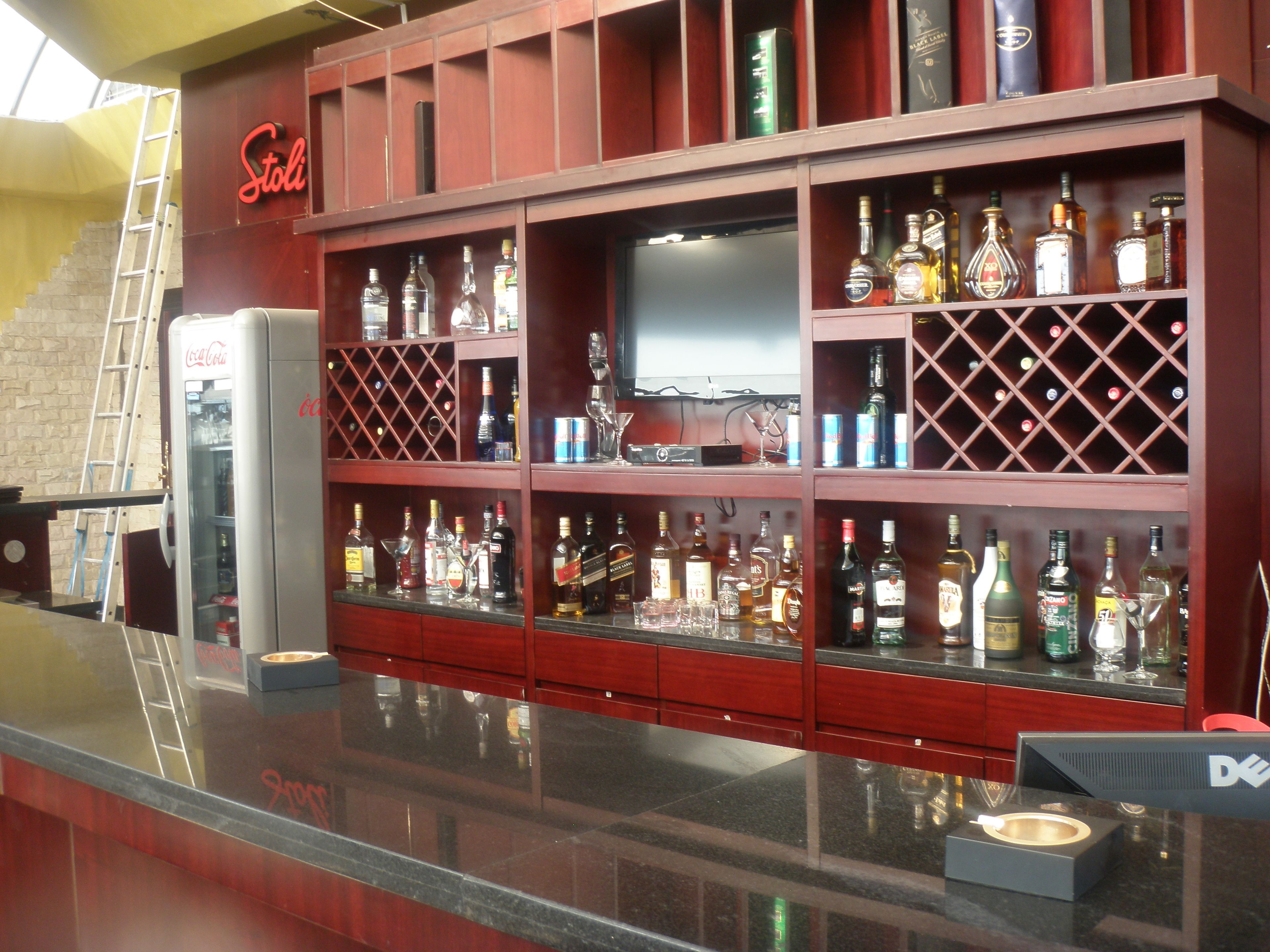 2 bars/lounges, rooftop bar