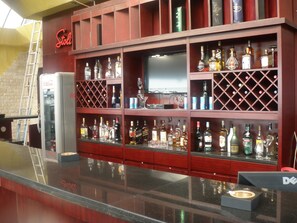 2 bars/lounges, bar met dakterras