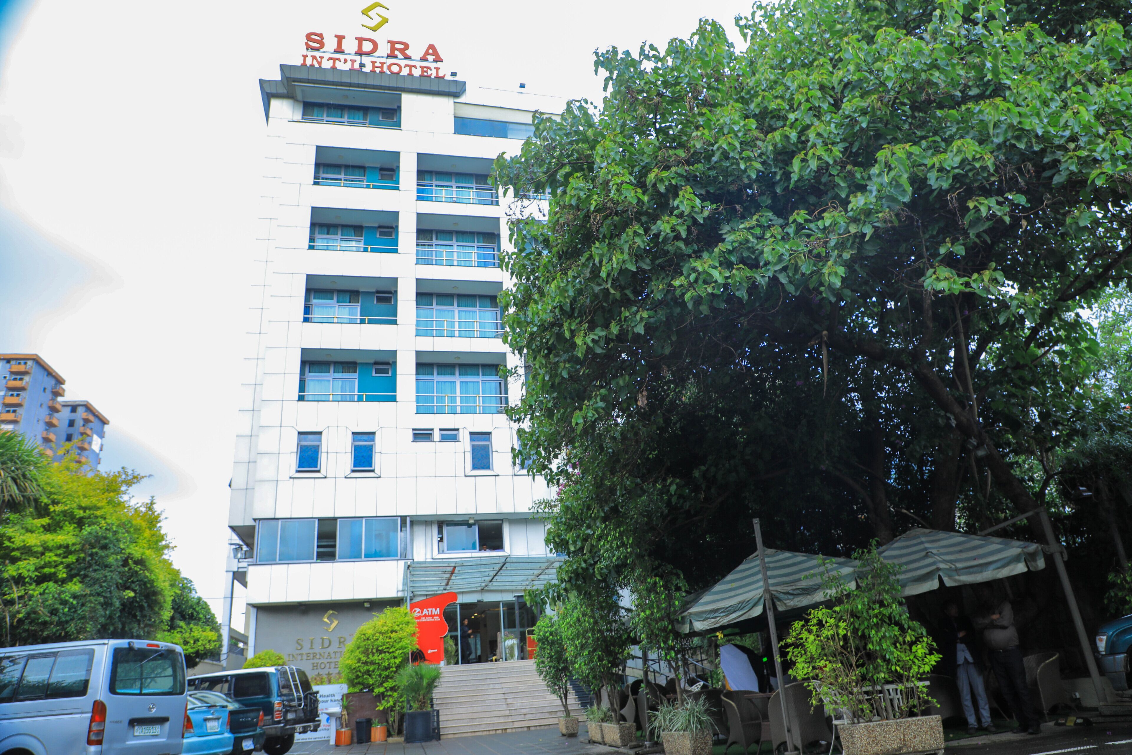 deluxe double room | down duvets, pillow-top beds, minibar, in-room safe