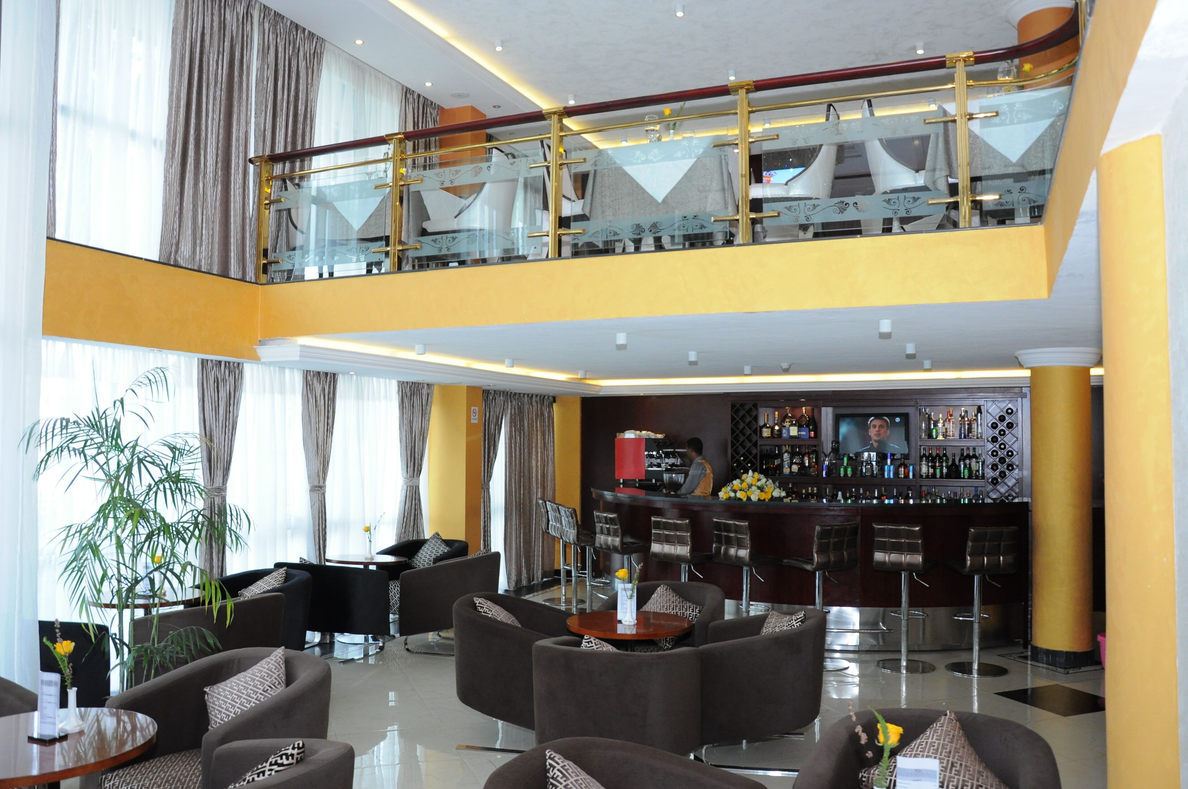 breakfast, lunch, dinner served; international cuisine