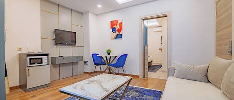 Premium bedding, down duvets, Tempur-Pedic beds, minibar