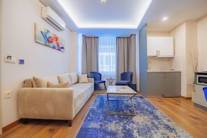 Premium bedding, down comforters, Tempur-Pedic beds, minibar - The Milltown Sisli (Istanbul)