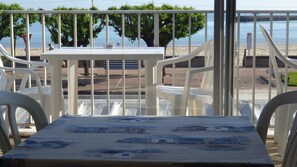 Desayuno continental (EUR 9.00 por persona) 