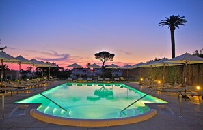 Seasonal outdoor pool, open 10:00 AM to 6:00 PM, pool umbrellas - Casa Mariantonia (Anacapri)