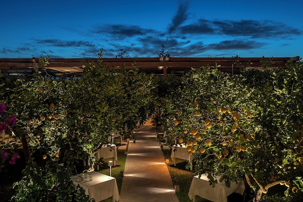 Breakfast, lunch served; Italian cuisine, pool views