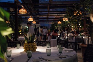 Breakfast and lunch served  - Casa Mariantonia (Anacapri)