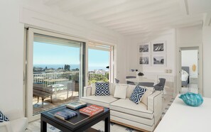 Suite, Sea View (Dependance) | Living area | 26-inch LCD TV with satellite channels, TV, pay movies - Casa Mariantonia (Anacapri)