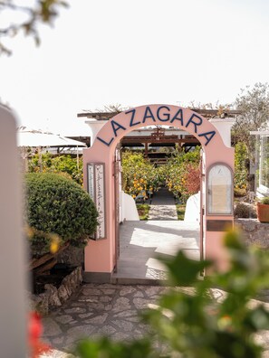 تقديم الإفطار، الأطباق الإيطالية، إطلالات على حمام السباحة