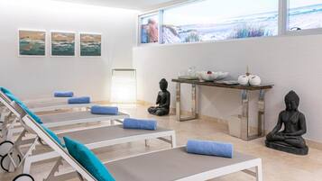 Salas de tratamiento para parejas, tina de hidromasaje y baño de vapor