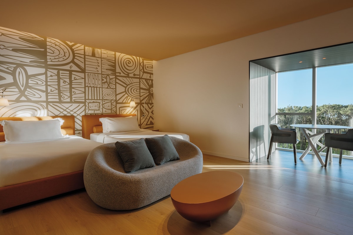 Deluxe Room, 2 Twin Beds, Partial Ocean View | Premium bedding, down comforters, minibar, in-room safe