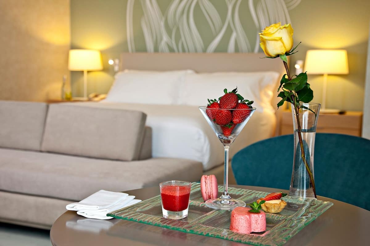 Presidentiële suite, uitzicht op zee | 1 slaapkamer, luxe beddengoed, donzen dekbedden, een minibar