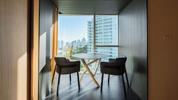 Deluxe Room, 1 King Bed, Partial Ocean View | Premium bedding, down comforters, minibar, in-room safe