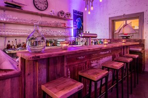 Bar (in der Unterkunft)