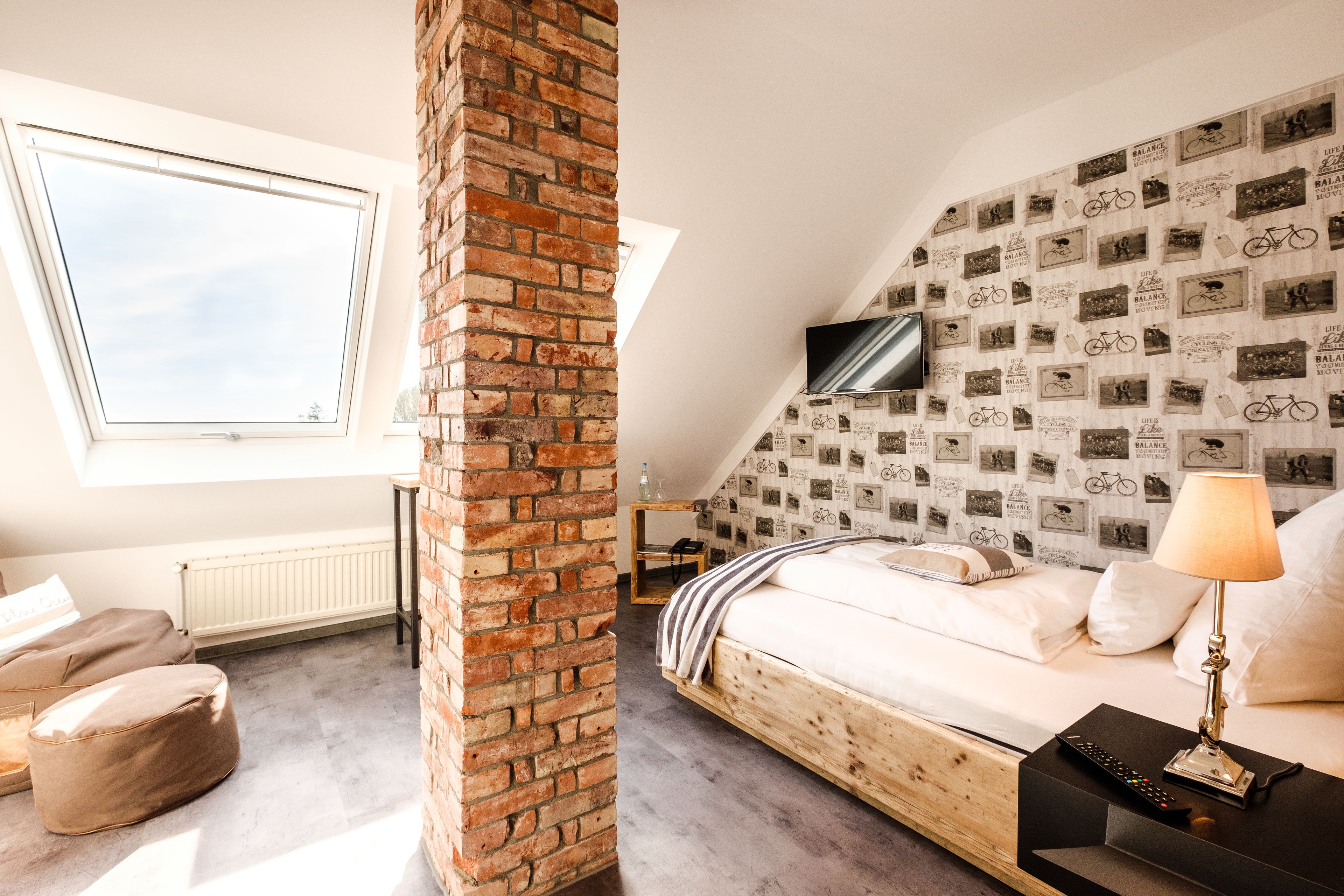 deluxe single room | premium bedding, minibar, in-room safe, desk