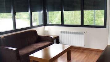 Apartment, 2 Schlafzimmer | Wohnzimmer | Fernseher