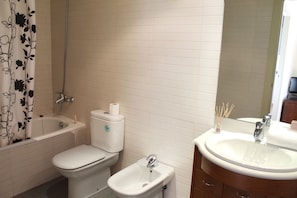 Apartment, 2 Bedrooms | Bathroom | Bathtub, towels - Tarter Pirineos 3000 (El Tarter)