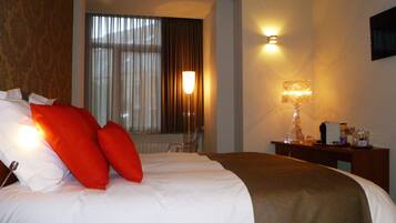 Business Single Room | Minibar, desk, cots/infant beds, rollaway beds