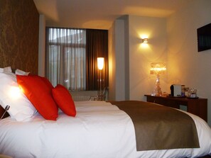 Business Single Room | Minibar, desk, cots/infant beds, rollaway beds