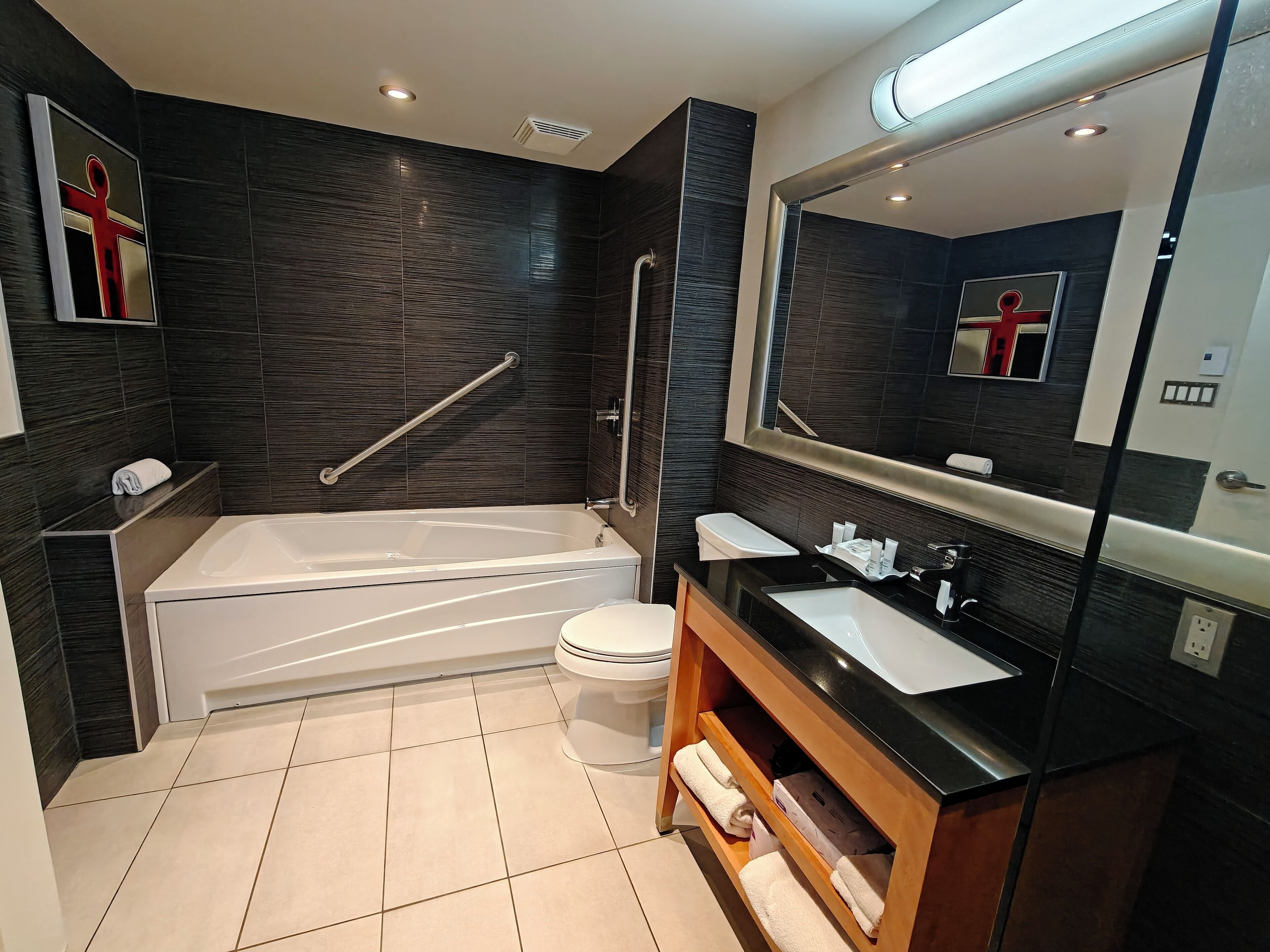 standard suite | desk, soundproofing, iron/ironing board, free wifi