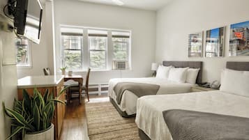 Klassieke kamer, 2 queensize bedden | 2 slaapkamers, een strijkplank/strijkijzer, gratis wifi, beddengoed