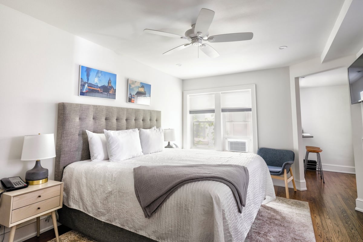 Premier Room, 1 King Bed | 2 bedrooms, iron/ironing board, free WiFi, bed sheets