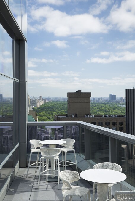 Courtyard by Marriott New York Manhattan Central Park - Image 2