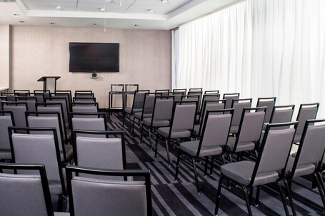 Courtyard by Marriott New York Manhattan Central Park - Image 32
