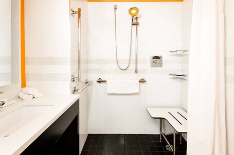 Courtyard by Marriott New York Manhattan Central Park - Image 21
