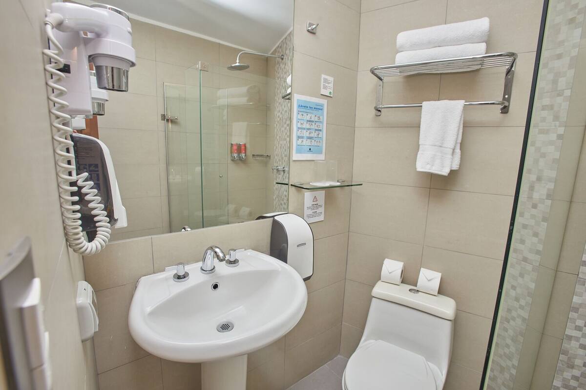 standard single room | bathroom | shower, free toiletries, hair dryer, towels