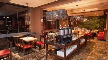 Tägliches inbegriffenes Frühstücksbuffet