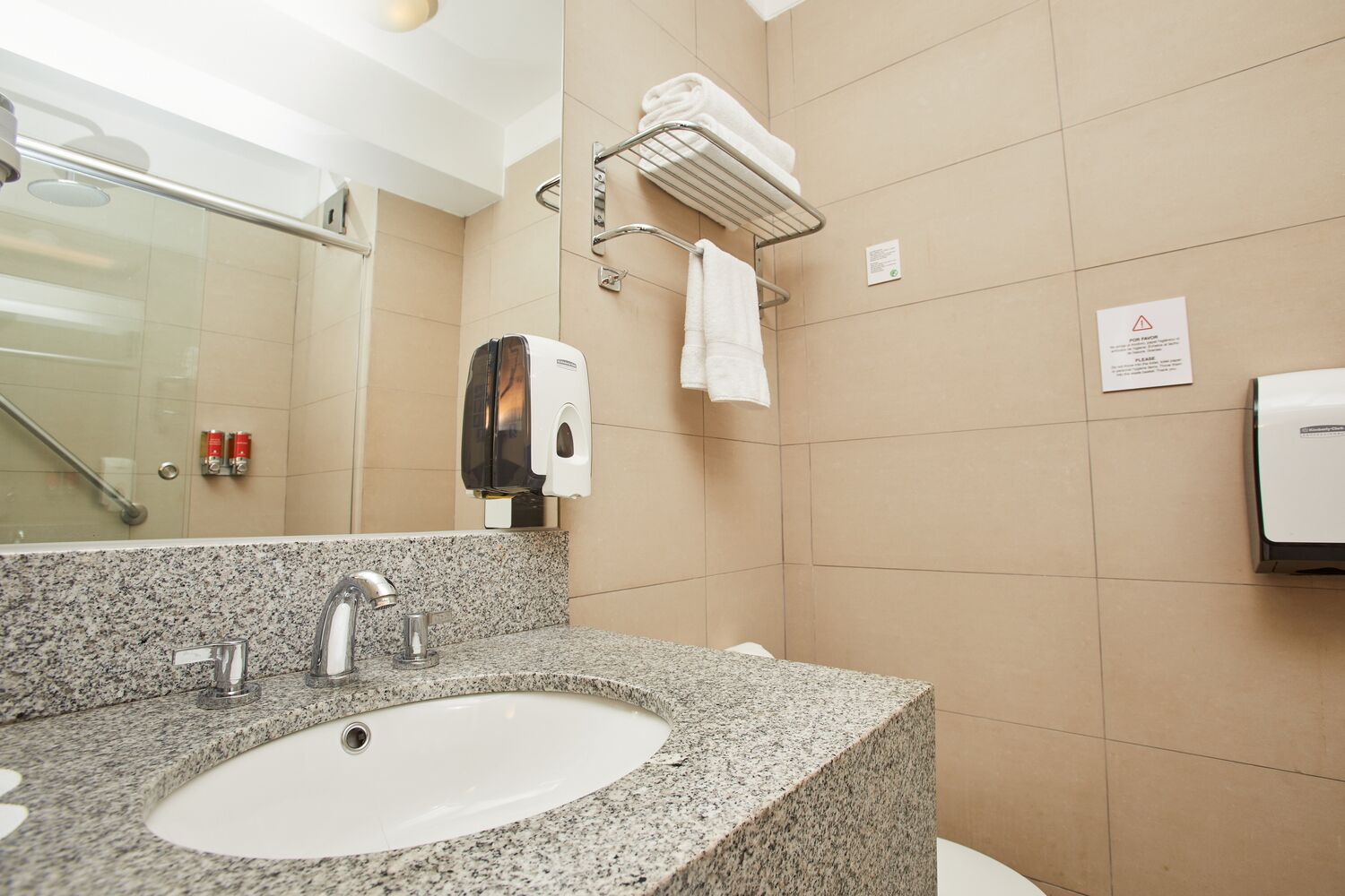 traditional room, 1 queen bed | bathroom | shower, free toiletries, hair dryer, towels