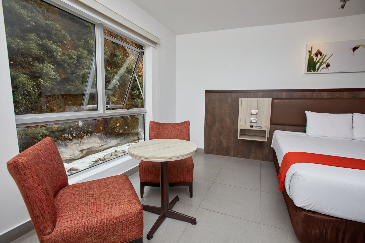 junior room, 1 king bed | 1 bedroom, in-room safe, soundproofing, free wifi