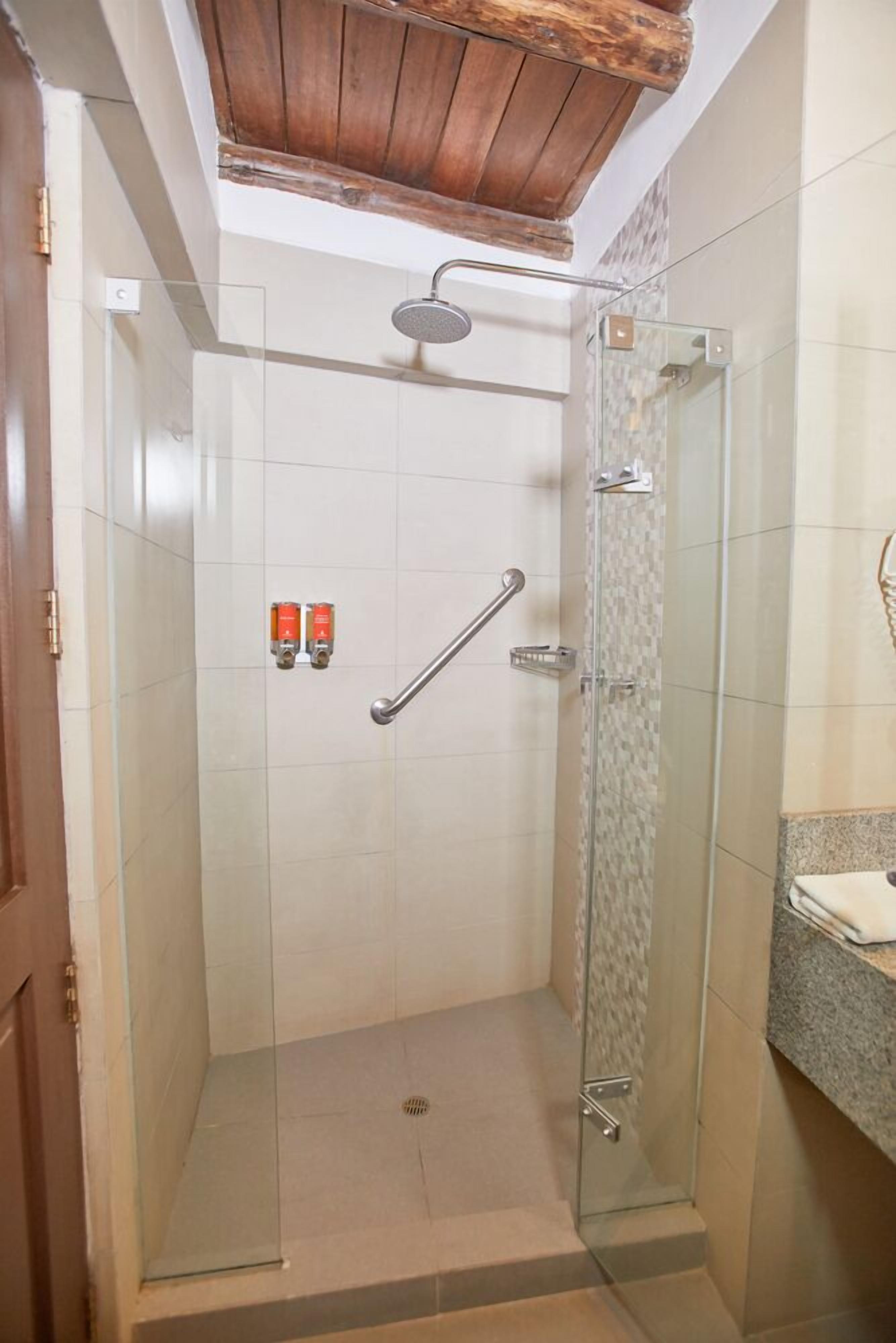 superior double room, river view | bathroom | shower, free toiletries, hair dryer, towels