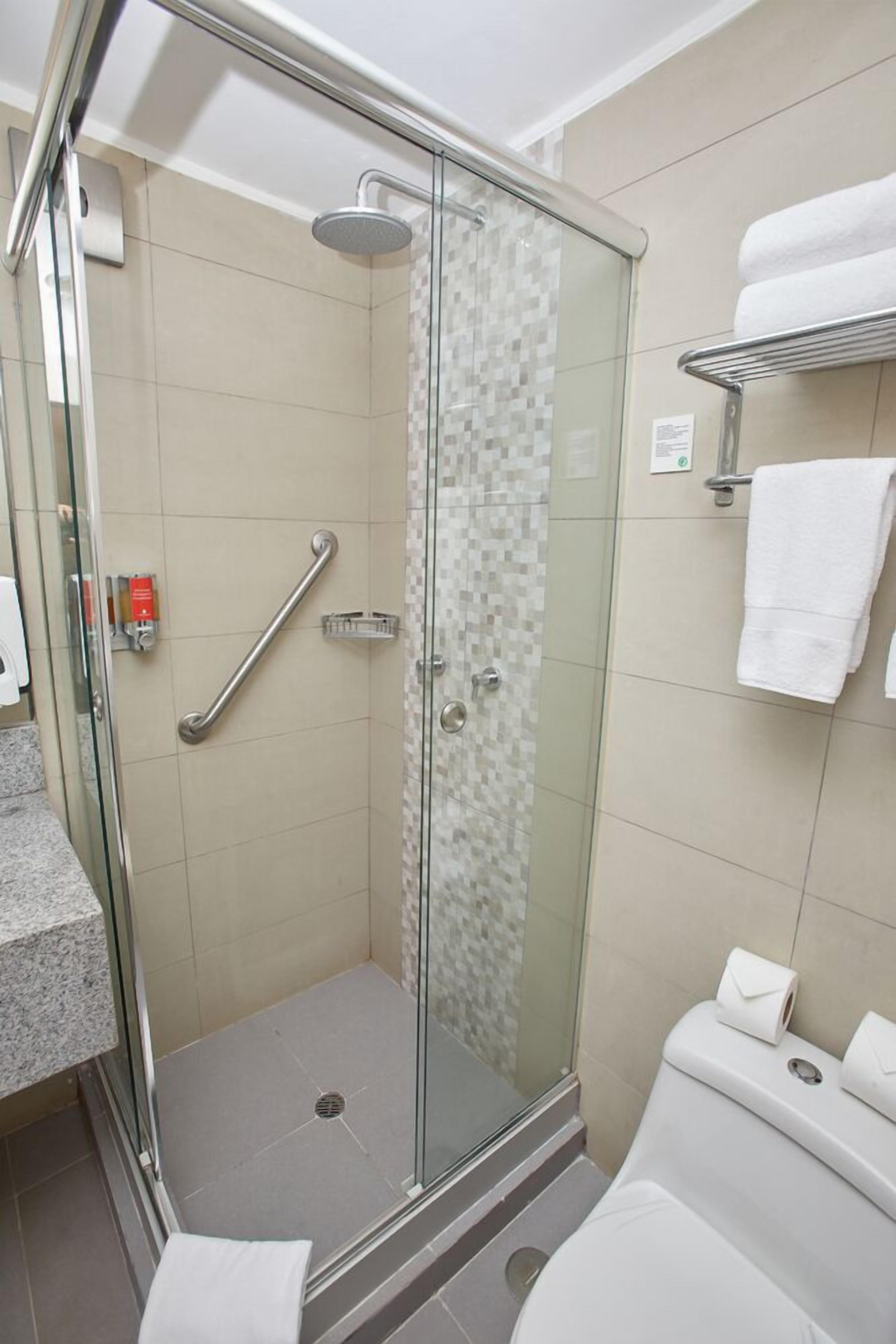 superior twin room, river view | bathroom | shower, free toiletries, hair dryer, towels