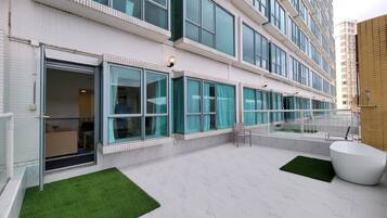 Chambre Familiale, balcon, vue mer (Suite) | Terrasse/Patio