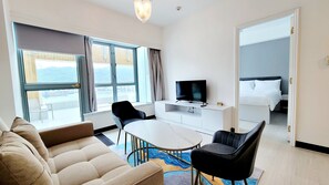 Family Seaview Suite with balcony | Minibar, soundproofing, free WiFi, bed sheets - Grand Bay View Hotel (Tsuen Wan)