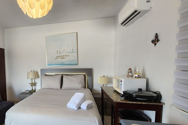 Decoración personalizada, muebles diferentes y ropa de cama
