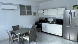 Kamar Standar | Dapur pribadi | Lemari es, microwave, dan mesin pembuat kopi/teh