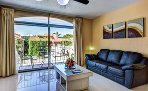 Suite, 2 queensize-senger | Sengetøy av topp kvalitet, dundyner, minibar og safe på rommet