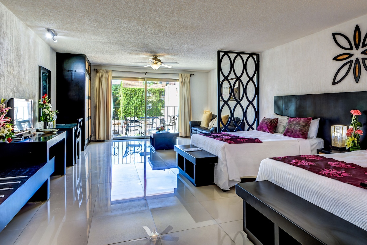 Premium bedding, down comforters, minibar, in-room safe
