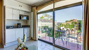 Suite, 2 Tempat Tidur Queen | Balkon
