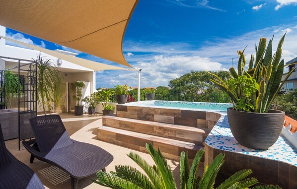 Außenpool, Liegestühle