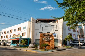 Fachada de la propiedad