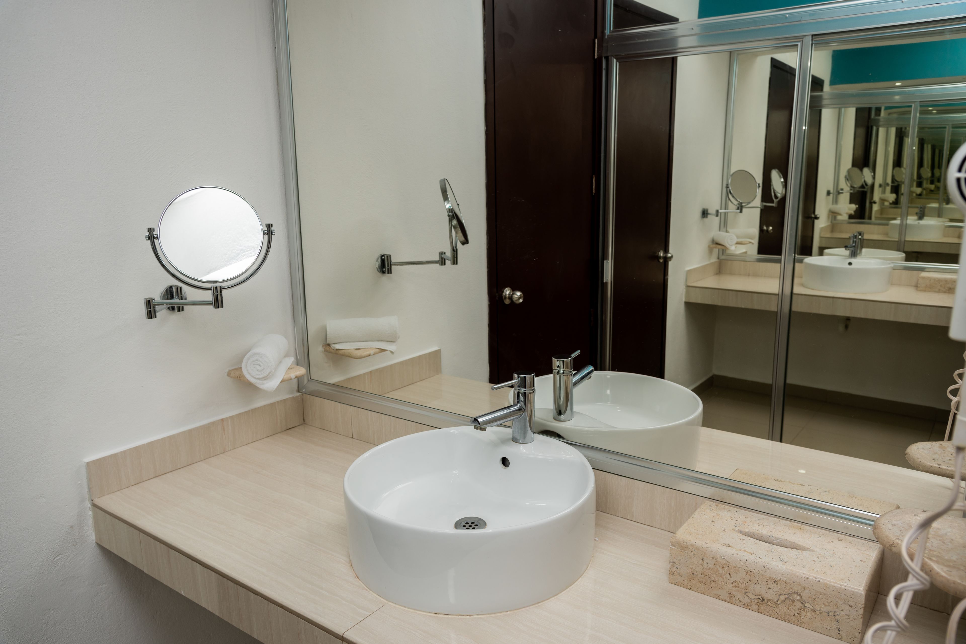 standard room | bathroom sink