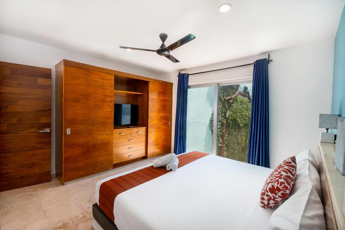 1 bedroom, in-room safe, desk, laptop workspace