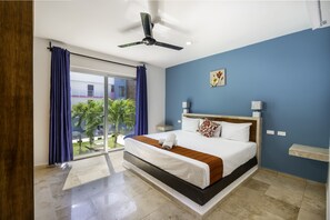 1 habitación, caja de seguridad en la habitación y escritorio 