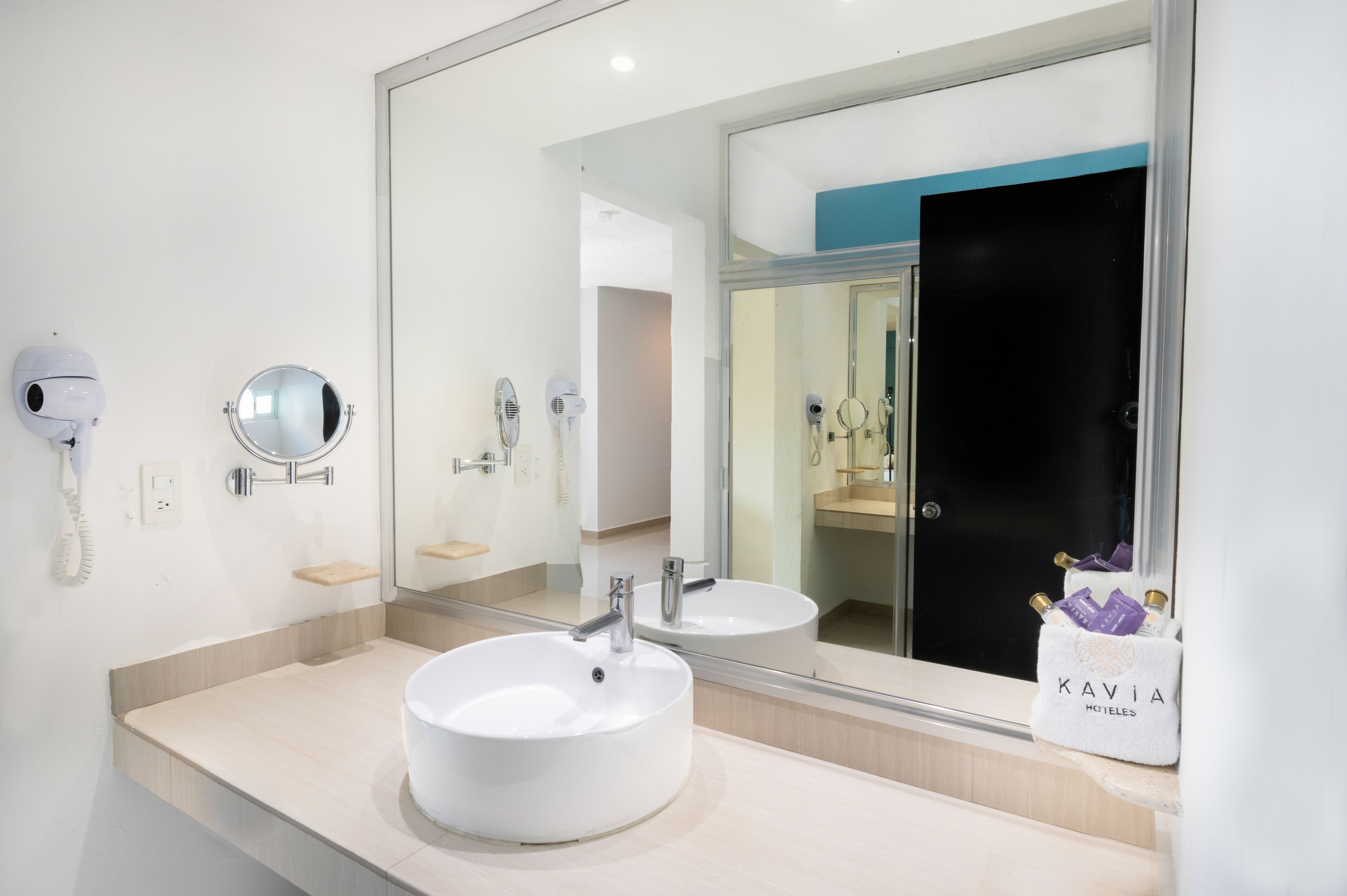 junior suite | bathroom | shower, hair dryer, towels