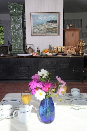 Daily buffet breakfast for a fee - Hotel Wehrburg (Cuxhaven)
