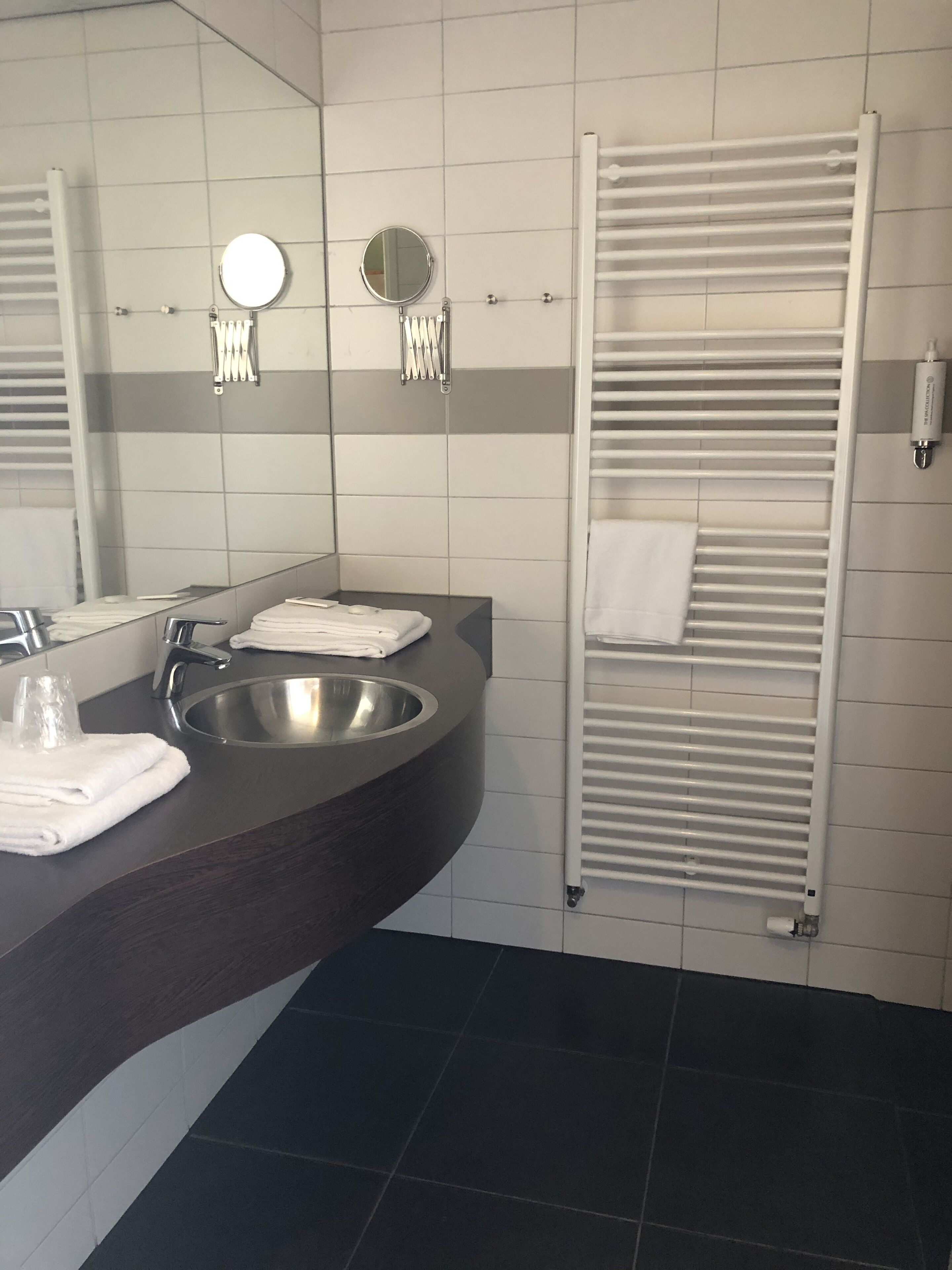 single room (cosy) | bathroom | free toiletries, hair dryer, towels, soap